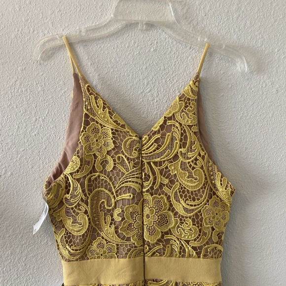 NWT Dress the Population Canary Tan Ava Lace Mini Dress V-Neck Women's Small - Picture 9 of 16